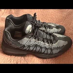 “Black Stealth” Airmax 95